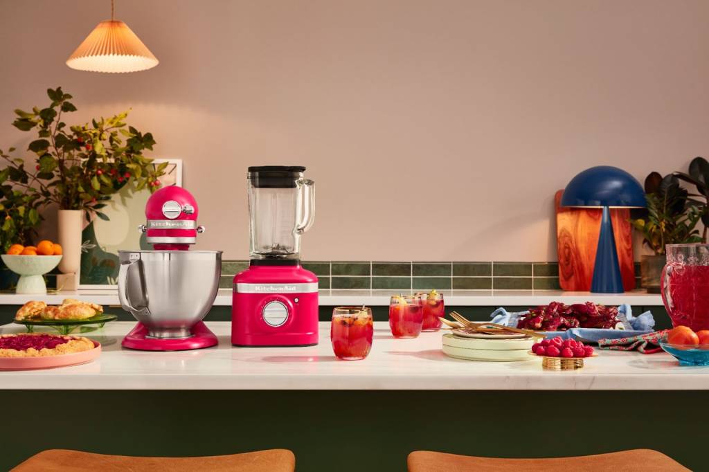 Eletrodomésticos KitchenAid na cor Hibiscus