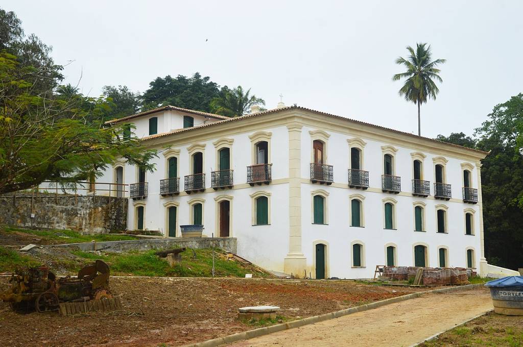 engenho-freguesia-foto-fernando-barbosa-wikimedia-commons Engenho Freguesia em Candeias. Tombado pelo Instituto do Patrimônio Artístico e Cultural da Bahia.