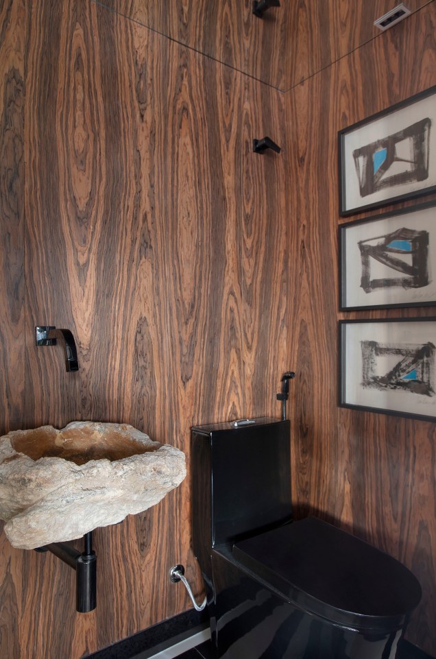 painel vazado muxarabi destaque sala de tv ape roby macedo 12 banheiro madeira cuba pedra Vision Art NEWS