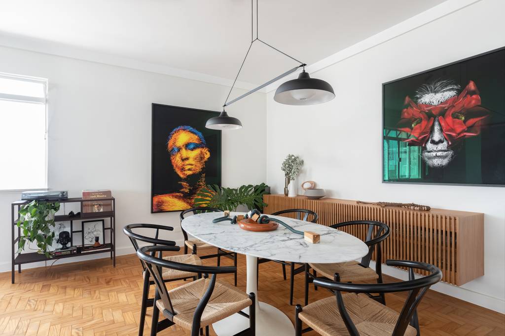 Apê de 200 m² ganha décor que mescla móveis de acervo e peças novas