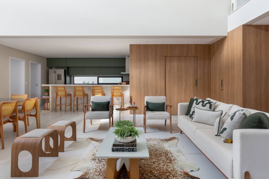 Casa com arquitetura clean foi pensada para as festas da família