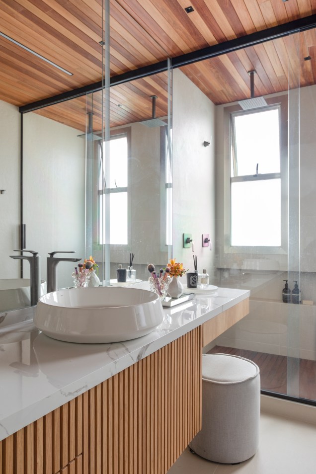 varanda gourmet ilha travertino natural destaque ape up3 arquitetura 18 banheiro Vision Art NEWS