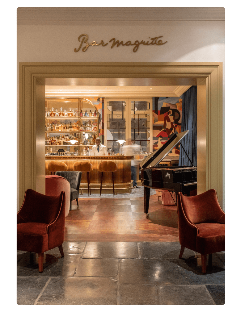 bar–bruxelas-decor-inspirado-rene-magritte (4) Bar em Bruxelas tem décor inspirado na obra de René Magritte