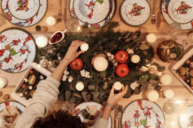 Para a alegria das crianças e dos pais também, a Linha Father Christmas, da Alleanza Cerâmica, apresenta divertidas ilustrações natalinas nos jogos de pratos.