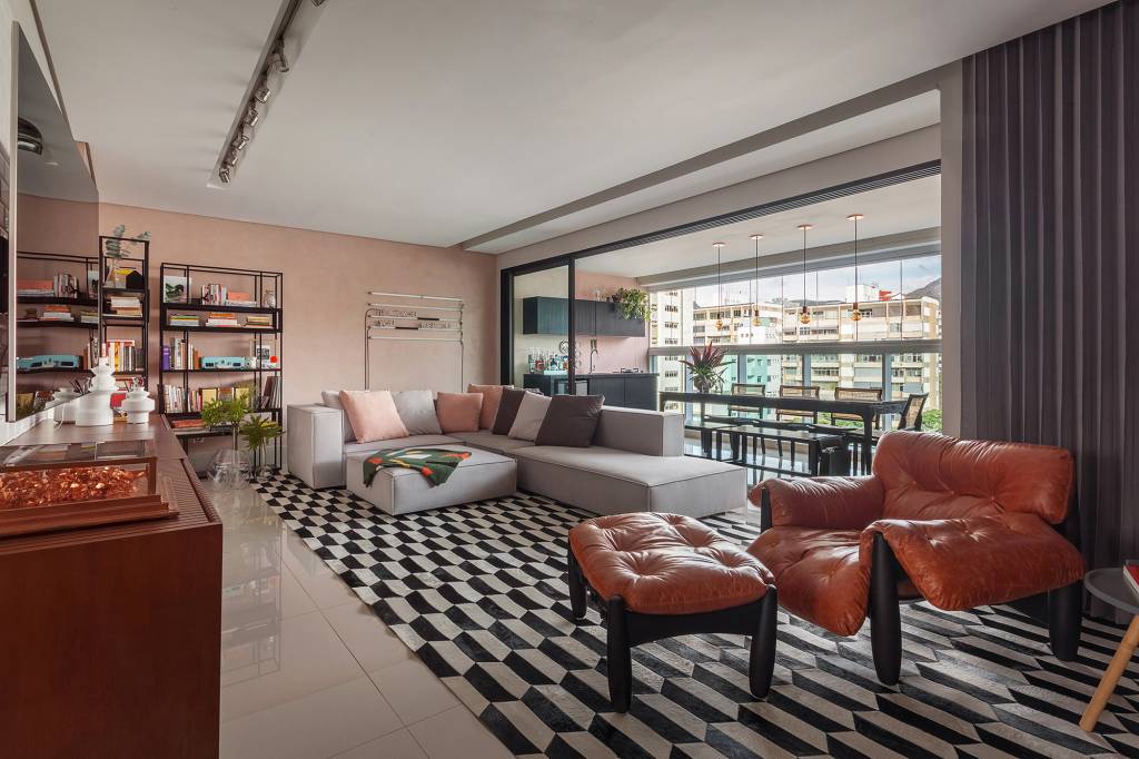 Tons de rosa marcam apê inspirado nos lofts nova-iorquinos