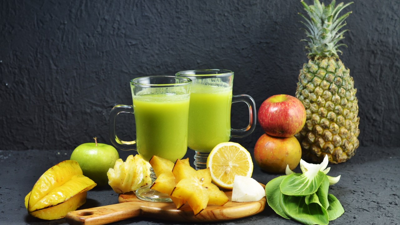 Receita: aprenda a fazer suco verde com água de coco