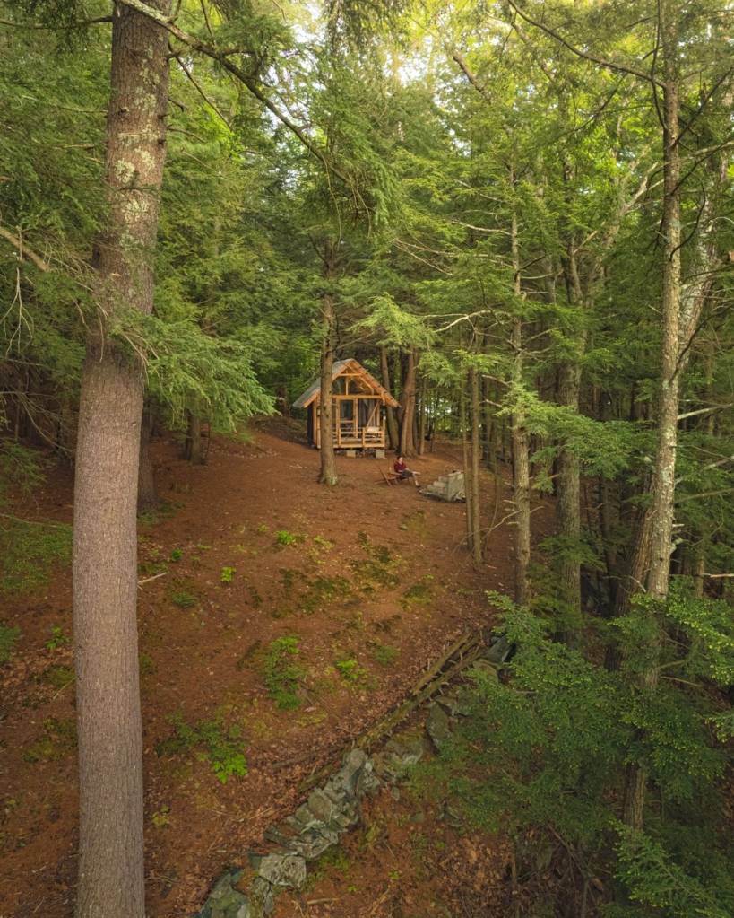 Glamping com banheira de madeira (Brookline, Vermont, United States)