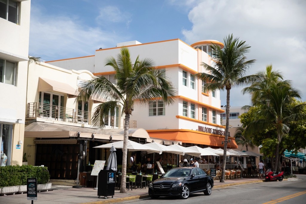 Conheça a charmosa arquitetura Art Déco em Miami. Na foto, Leslie Hotel.