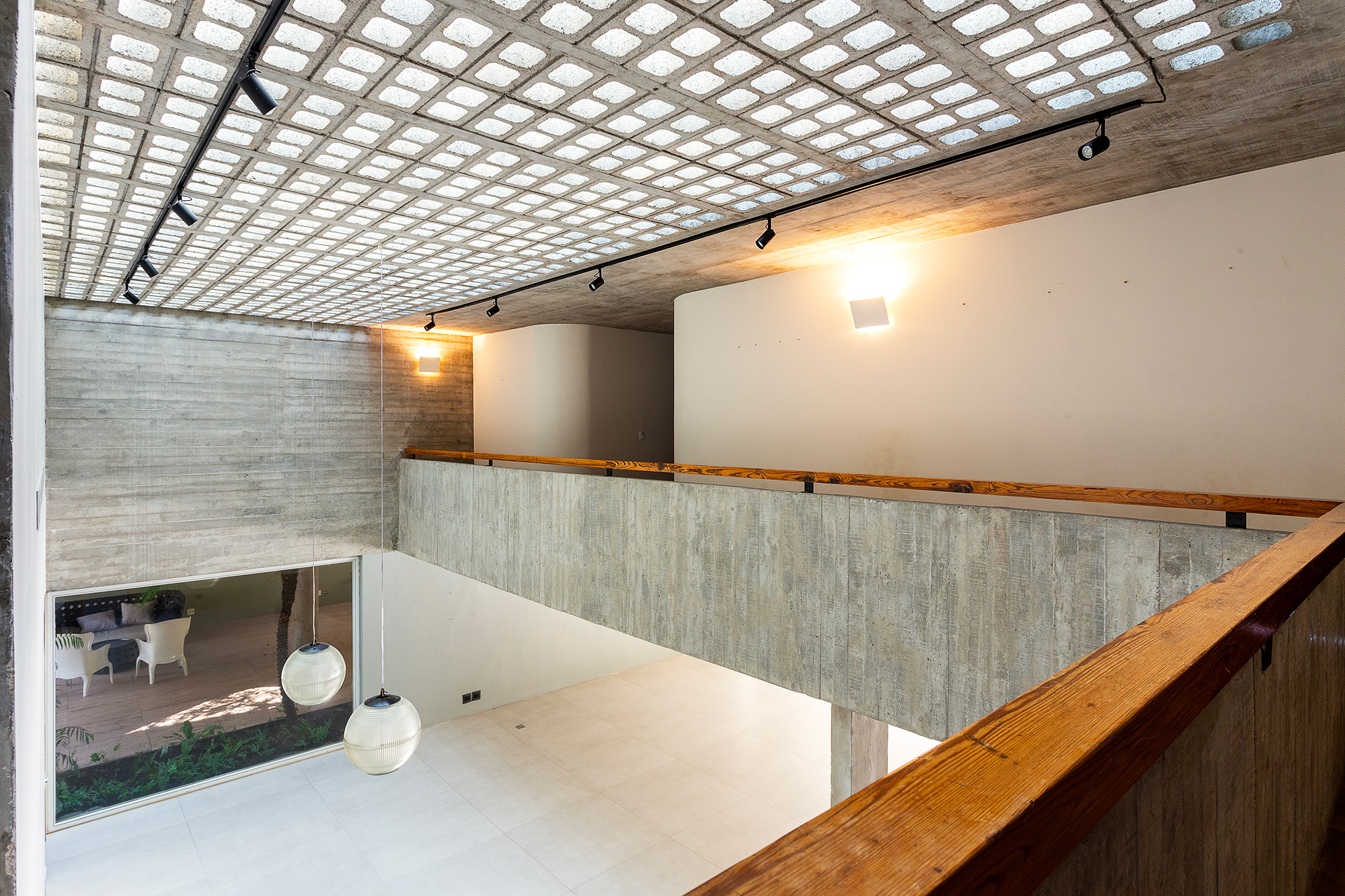 Casa modernista tem projeto de Ruy Ohtake e releitura de Márcio Kogan