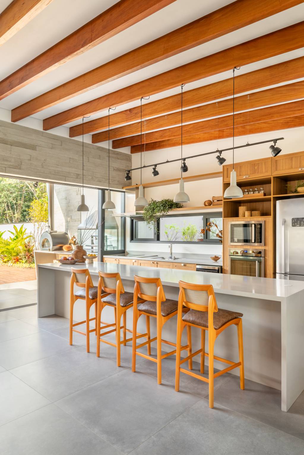 Cozinhas e espaços gourmets: 47 ideias