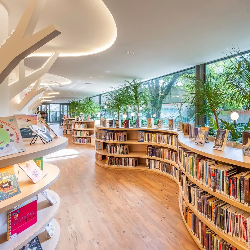 Biblioteca ganha layout lúdico e tecnológico em obra de apenas 45 dias