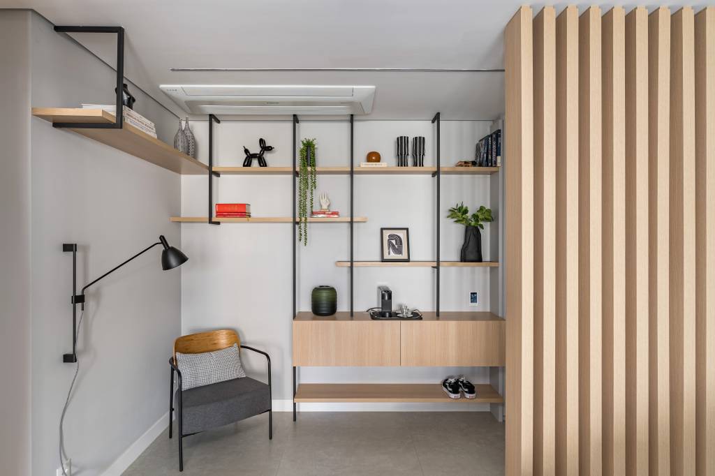 Em 75 m², apê contemporâneo ganha estilo industrial e toques de verde