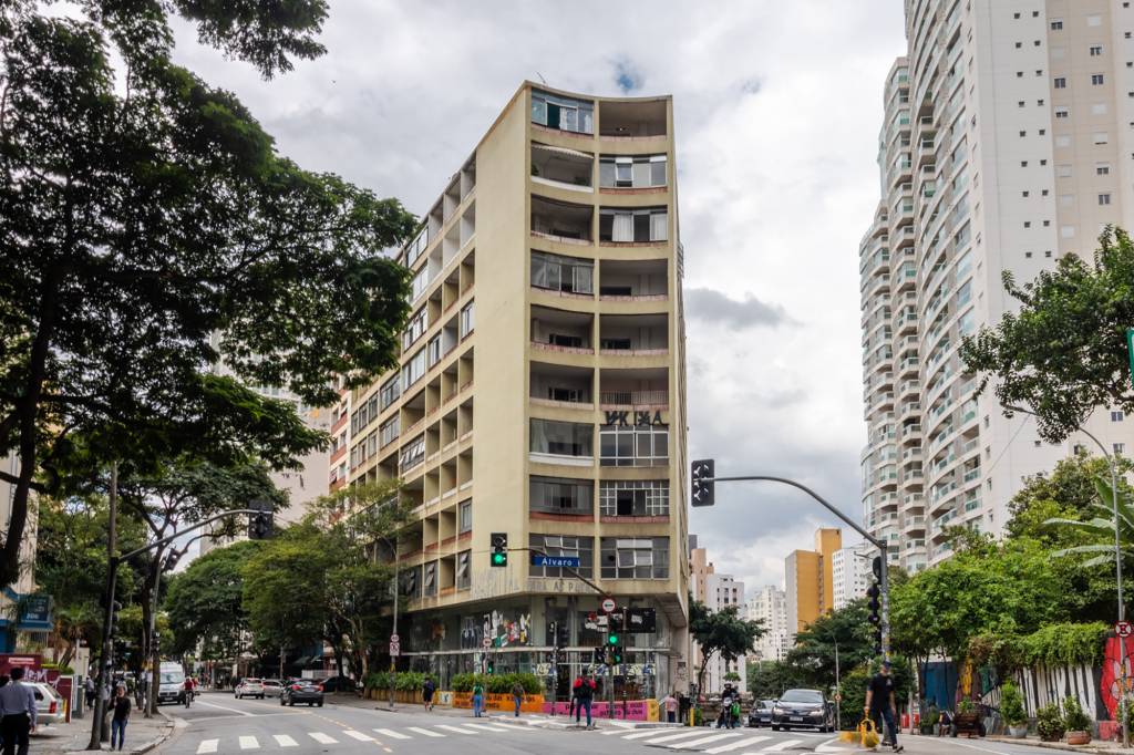 No icônico edifício Virginia, apê de 57 m² mescla história e restauro. Projeto de Vitor Penha. Na foto, fachada do edifício virginia.