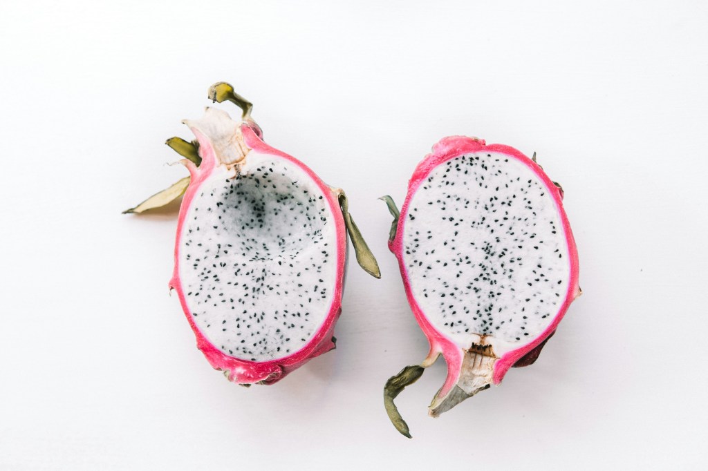 Conheça os benefícios para saúde destas 4 frutas exóticas Na foto, pitaya.