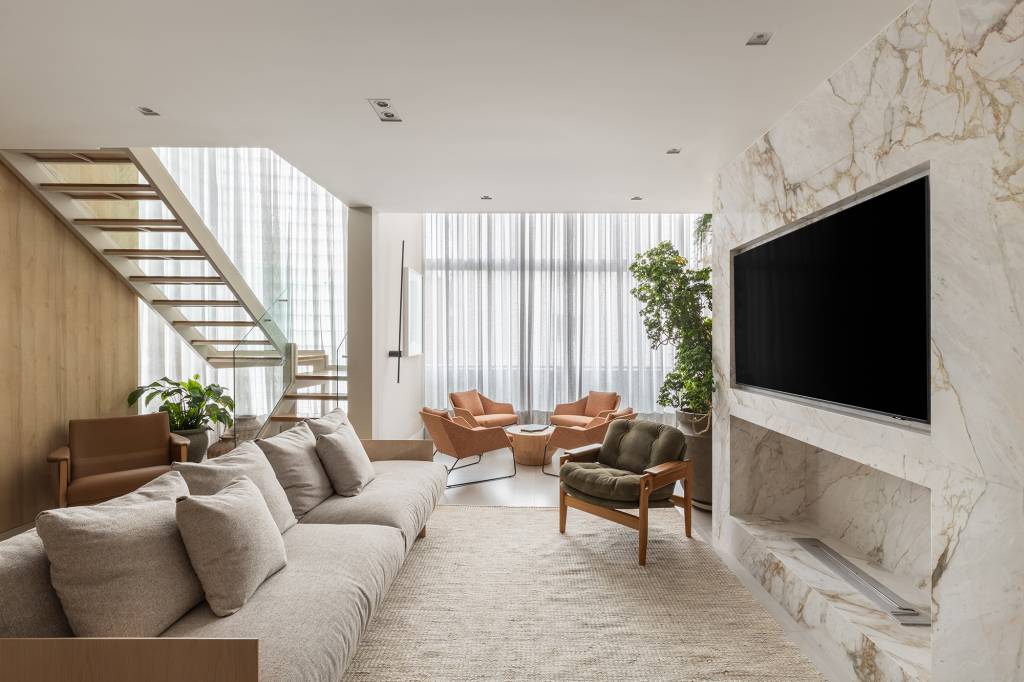 Com pé-direito duplo, apê de 285 m² ganha novo quarto em reforma