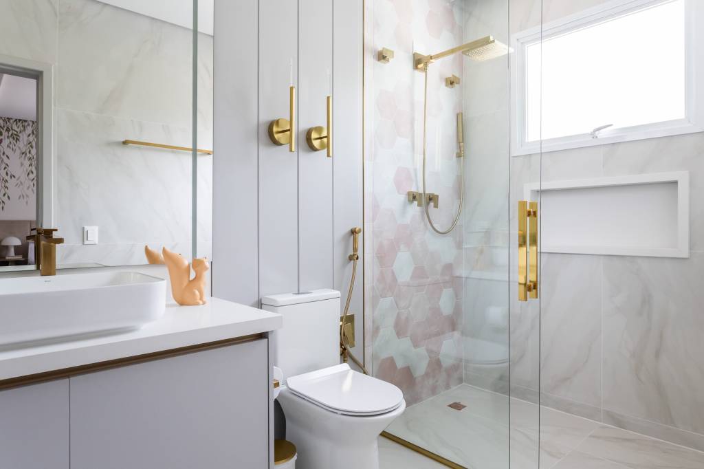 4 dicas para escolher os melhores metais para o seu banheiro ou lavabo