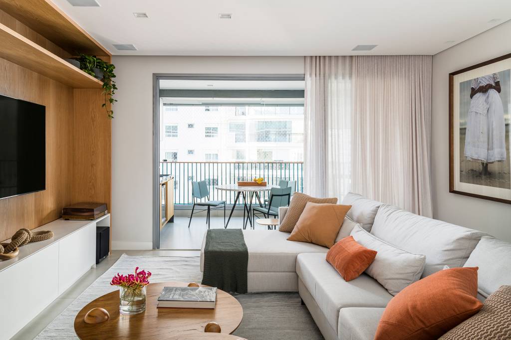 Dois escritórios e ampla área de receber caracterizam apê de 175 m²