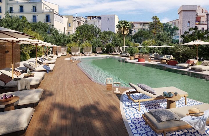 Hotel na Itália tem inspiração mediterrânea e vistas encantadoras. Projeto do estúdio Spagnulo&Partners. Na foto, piscina com espreguiçadeiras.