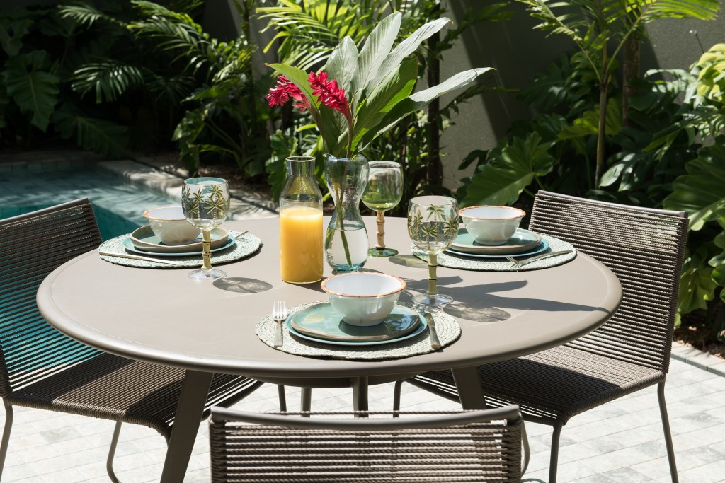 6 tipos de materiais de tampo de mesa para salas de jantar e áreas gourmet. Projeto de Paiva e Passarini Arquitetura. Na foto,