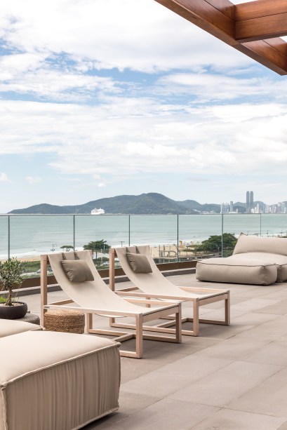 Cobertura deslumbrante de 760 m² na praia tem cozinha gourmet e piscina