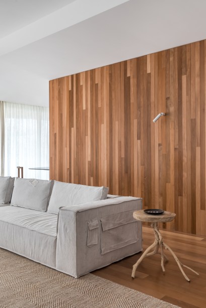 Cobertura deslumbrante de 760 m² na praia tem cozinha gourmet e piscina