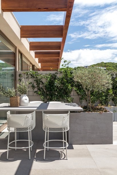 Cobertura deslumbrante de 760 m² na praia tem cozinha gourmet e piscina