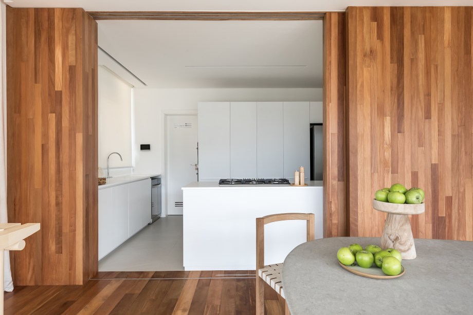 Cobertura deslumbrante de 760 m² na praia tem cozinha gourmet e piscina