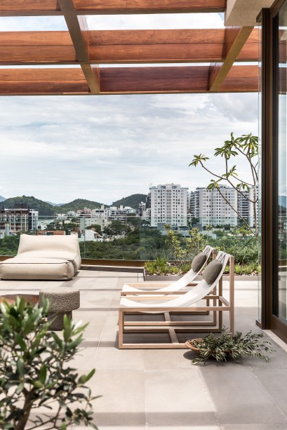 Cobertura deslumbrante de 760 m² na praia tem cozinha gourmet e piscina