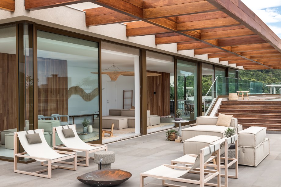 Cobertura deslumbrante de 760 m² na praia tem cozinha gourmet e piscina