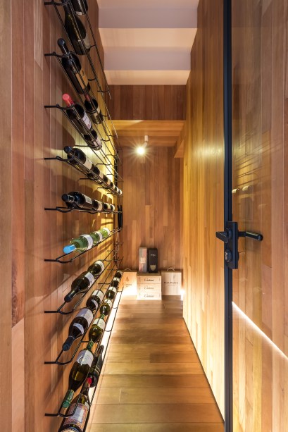 Cobertura deslumbrante de 760 m² na praia tem cozinha gourmet e piscina