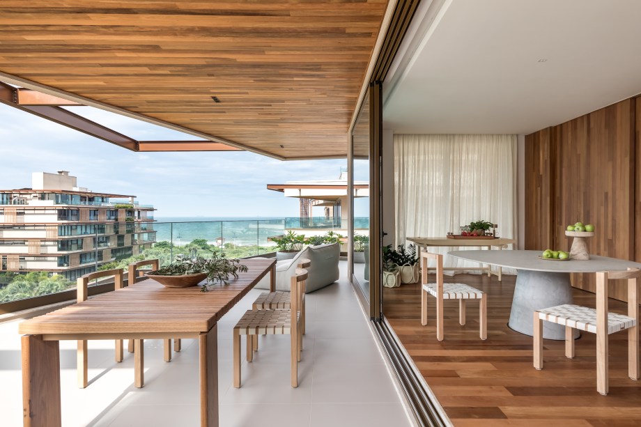 Cobertura deslumbrante de 760 m² na praia tem cozinha gourmet e piscina