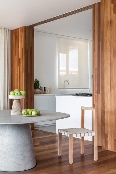 Cobertura deslumbrante de 760 m² na praia tem cozinha gourmet e piscina