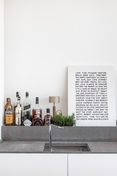 Cobertura deslumbrante de 760 m² na praia tem cozinha gourmet e piscina