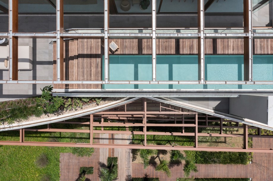 Cobertura deslumbrante de 760 m² na praia tem cozinha gourmet e piscina