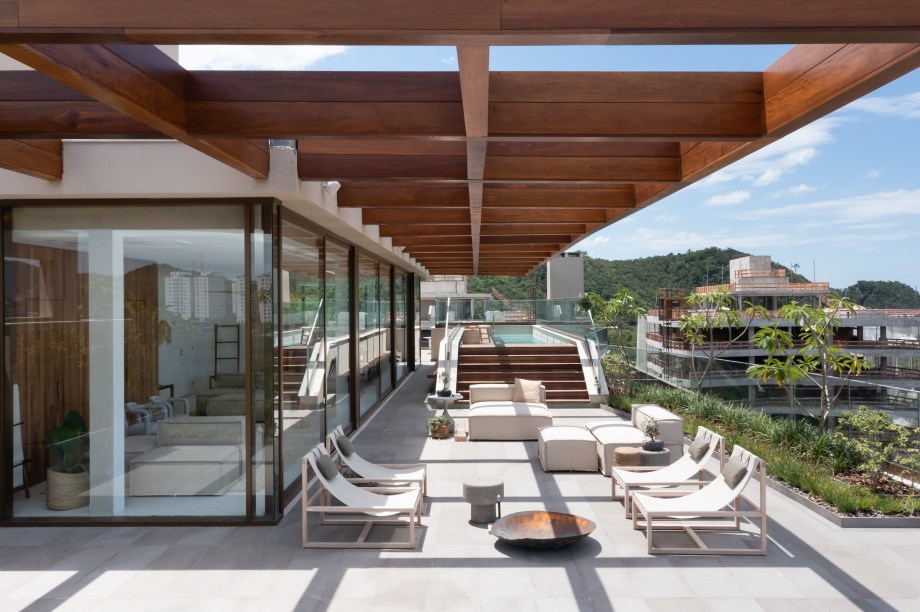 Cobertura deslumbrante de 760 m² na praia tem cozinha gourmet e piscina