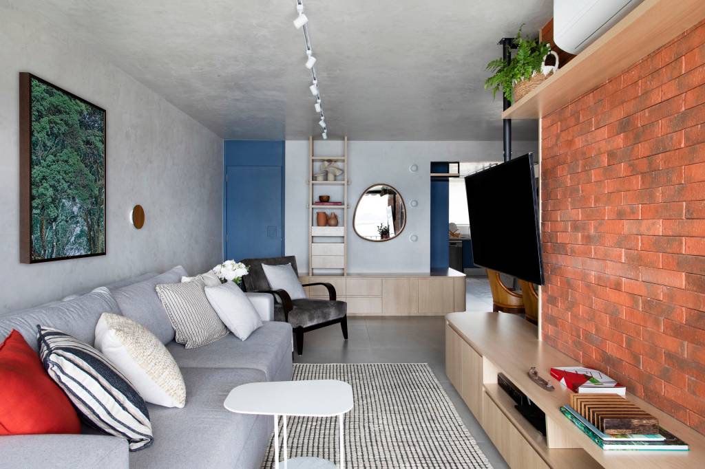 Marcenarias azuis, concreto e cimento queimado dão ar urbano a apê