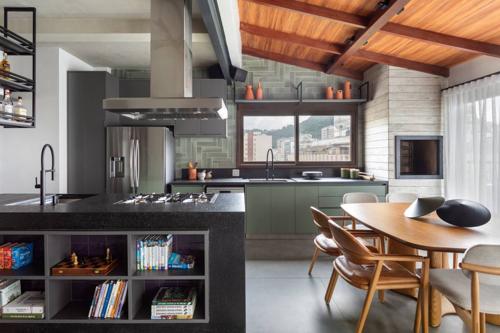 Apartamento ganha visual de casa gaúcha rústico/industrial