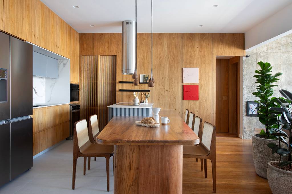 Cozinha vira suíte e sala de jantar vira nova cozinha neste apartamento de 98 m²