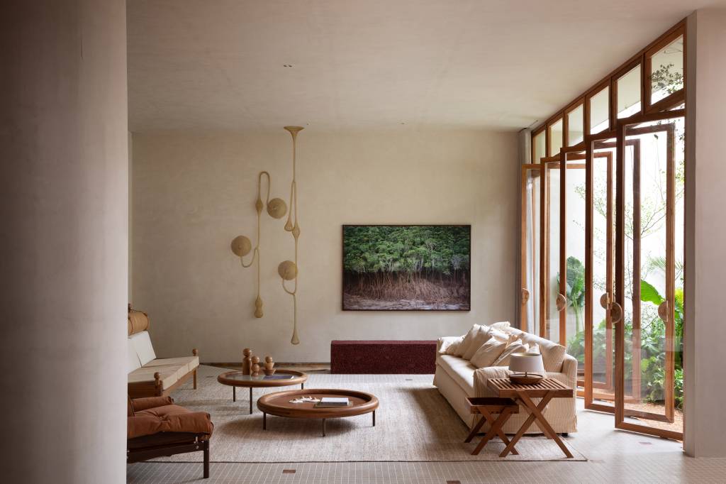 Loft com peças garimpadas é inspirado pela natureza e minimalismo