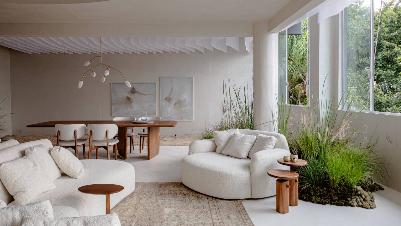 Loft minimalista de 100 m² honra memórias e as mistura com o contemporâneo. Projeto de SUM + Studio para a CASACOR Santa Catarina 2024.