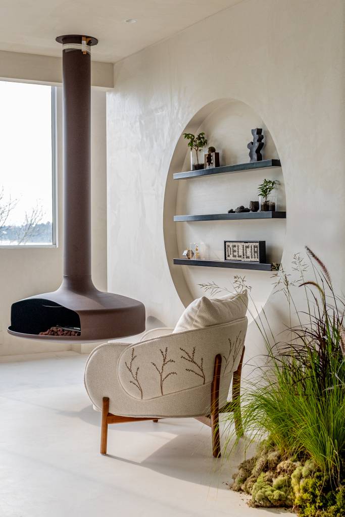 Loft minimalista de 100 m² honra memórias e as mistura com o contemporâneo. Projeto de SUM + Studio para a CASACOR Santa Catarina 2024.
