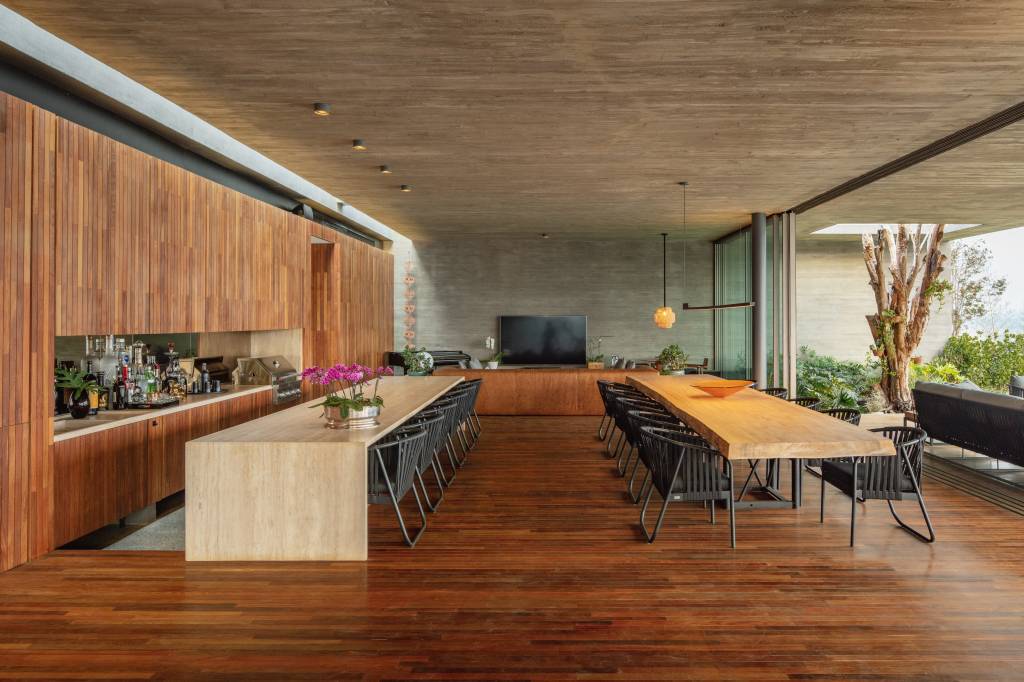 Madeira: veja os melhores tipos para pisos, painéis, decks, portas e divisórias! Projeto de Sabella Arquitetura.