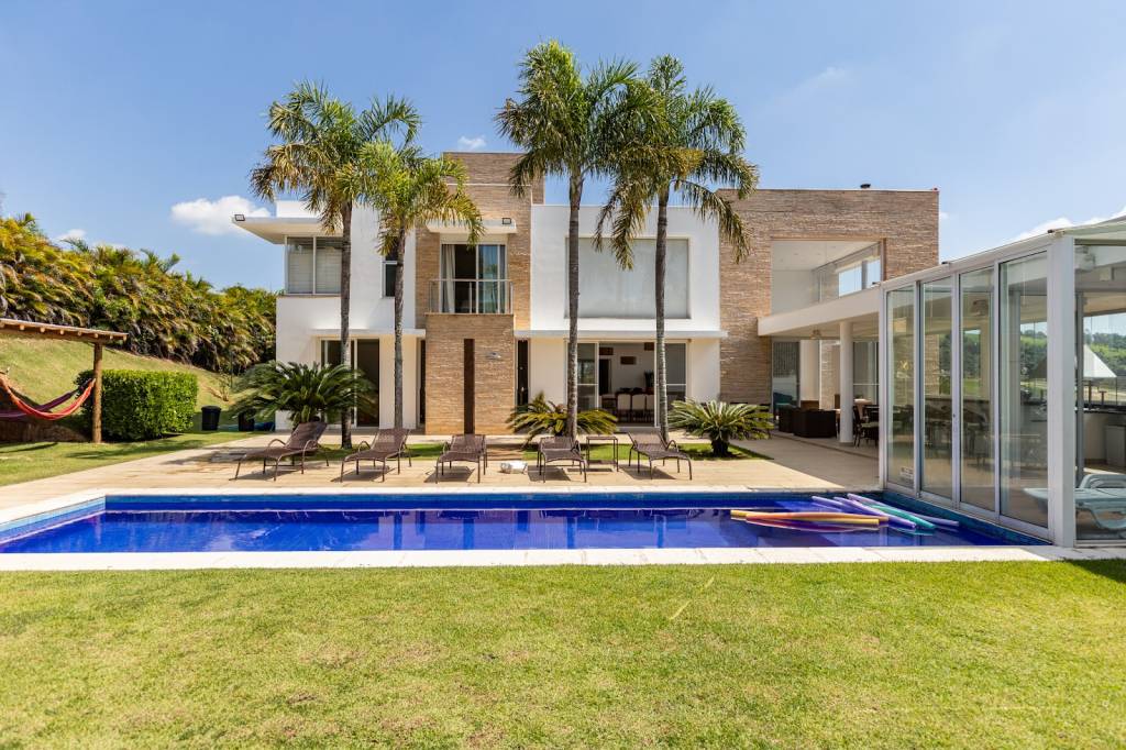 Veja a mansão que Pabllo Vittar escolheu para passar o aniversário