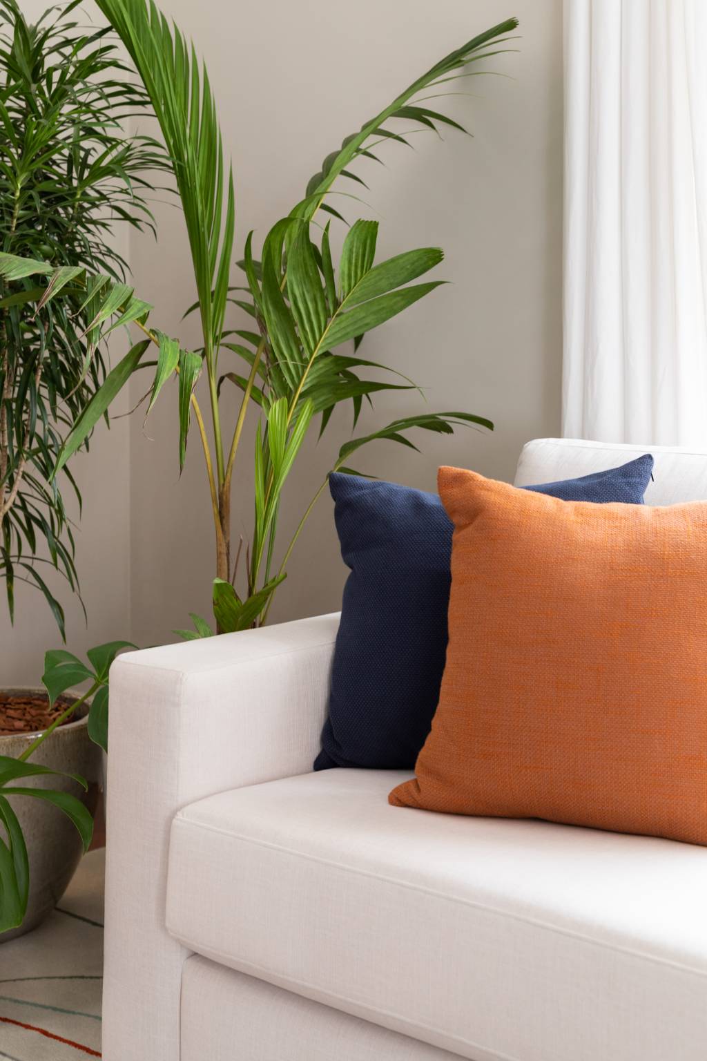 3 dicas fundamentais para incluir almofadas no décor