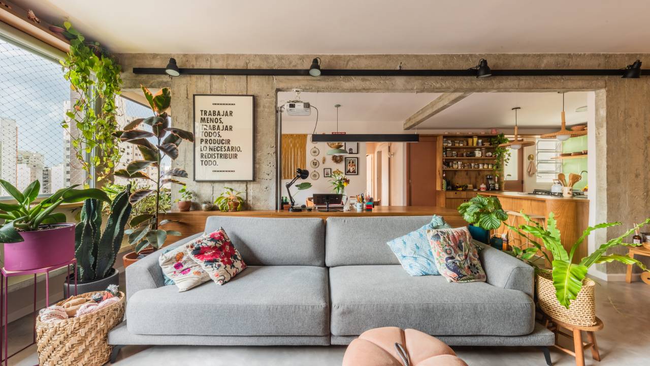 Apartamento ganha vida nova em edificio modernista dos anos 1970. Projeto de Sertão Arquitetos