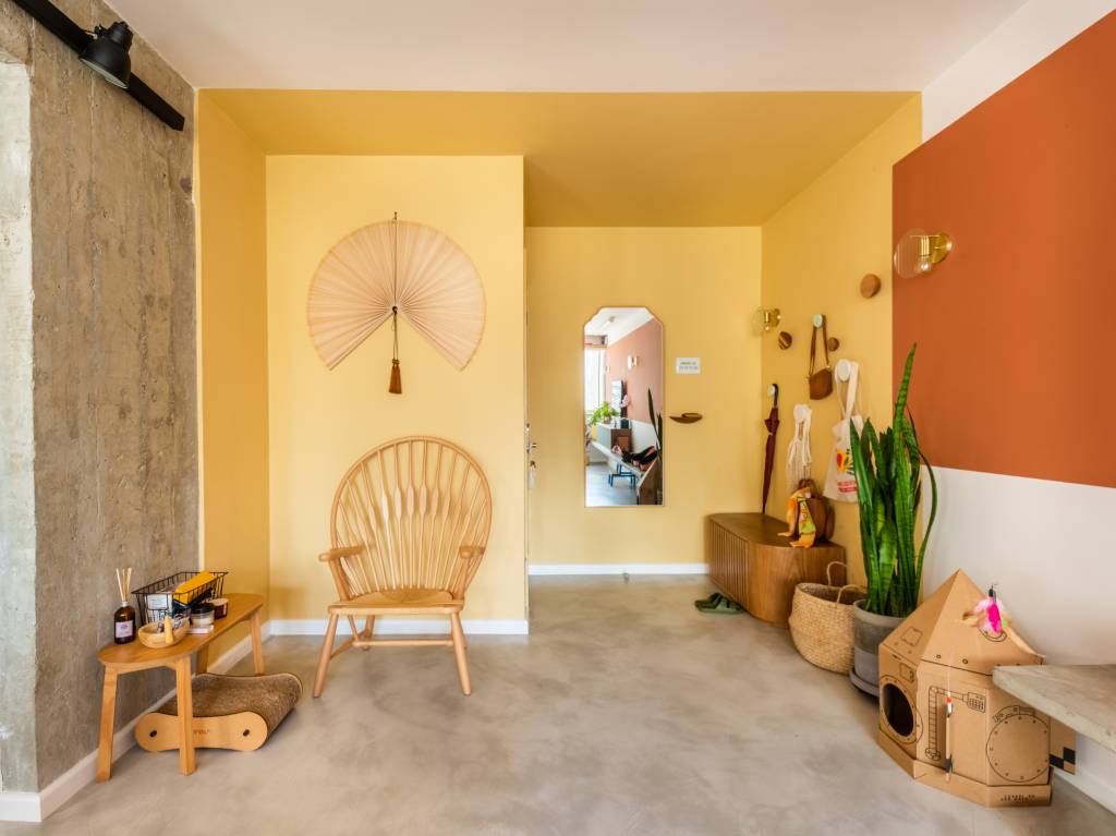 Apartamento ganha vida nova em edificio modernista dos anos 1970. Projeto de Sertão Arquitetos