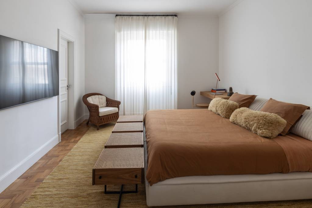 apartamento-neoclassico-ganha-identidade-unica-ao-mesclar-design-brasileiro-e-frances-felipe-carolo-arquitetura-foto-ruy-teixeira-1 Apartamentoneoclássico ganha identidade única ao mesclar design brasileiro e frances. Projeto de Felipe Carolo Arquitetura