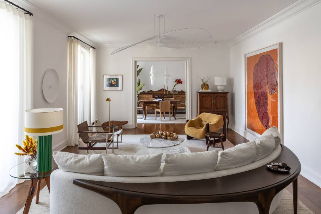 Apartamentoneoclássico ganha identidade única ao mesclar design brasileiro e frances. Projeto de Felipe Carolo Arquitetura