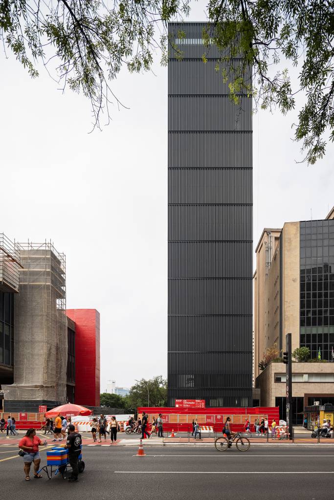 Descubra todos os detalhes do novo prédio do MASP! Projeto original de Lina Bo Bardi e novo bloco de Metro Arquitetos.