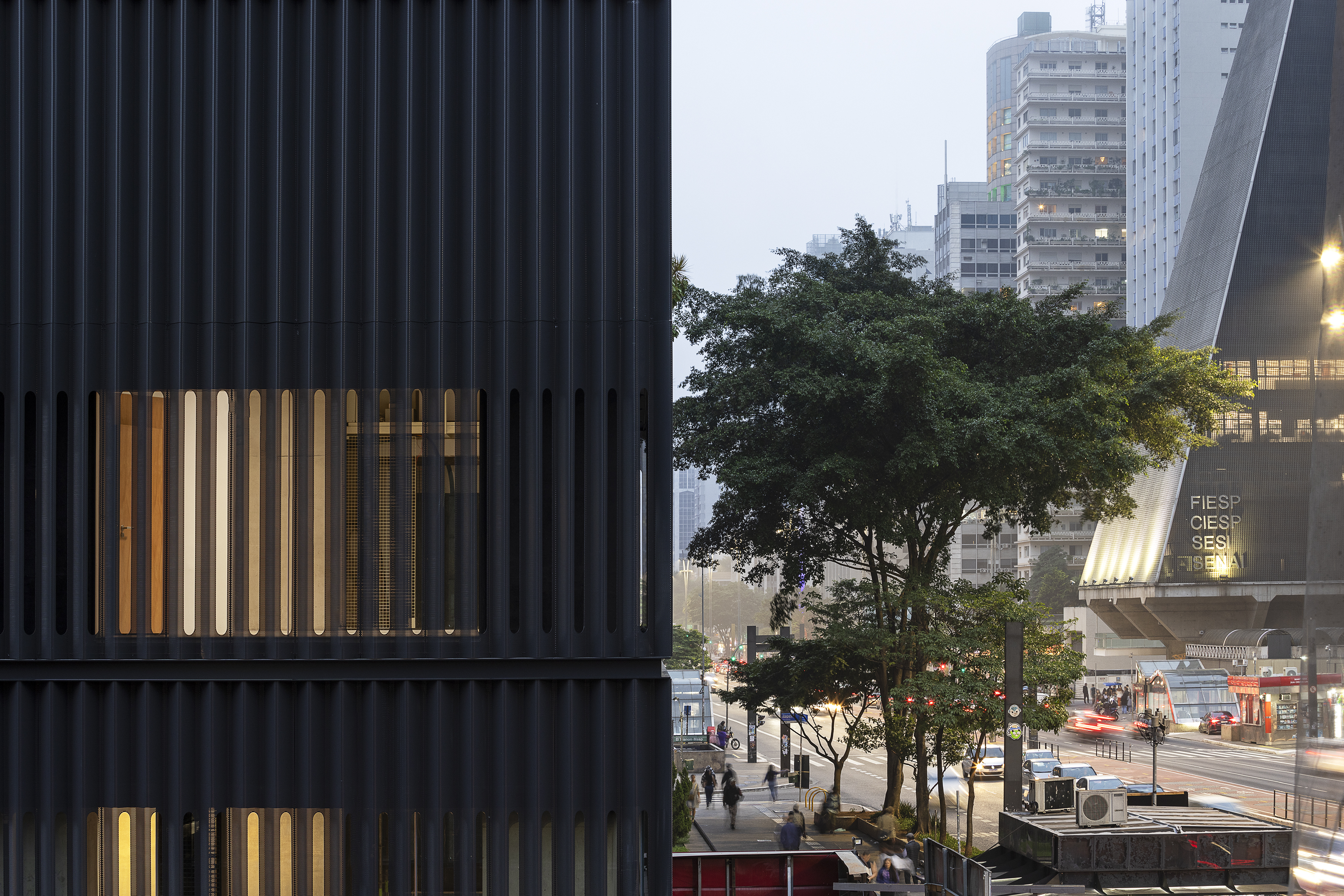 Descubra todos os detalhes do novo prédio do MASP! Projeto original de Lina Bo Bardi e novo bloco de Metro Arquitetos.